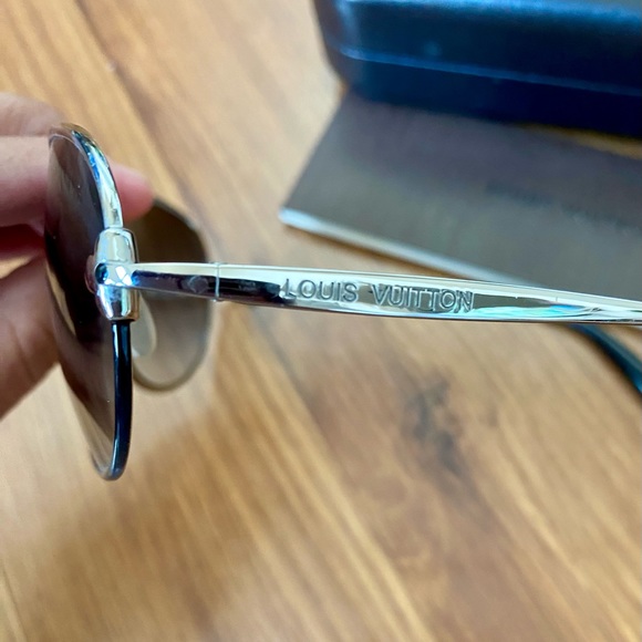 Louis Vuitton Viola Pilot Sunglasses - Picture 11 of 16